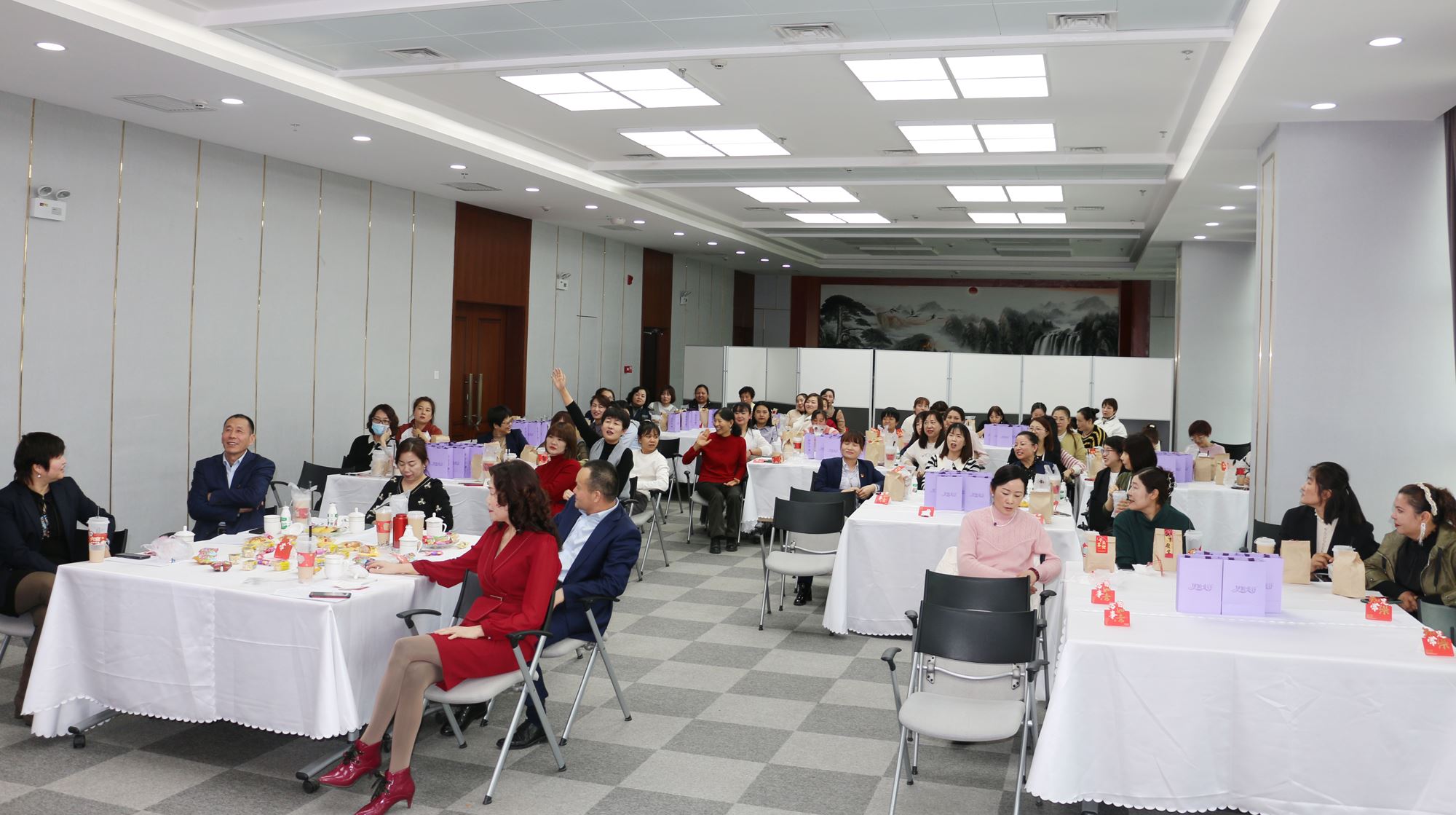 情暖“三八”節，感恩求奮進