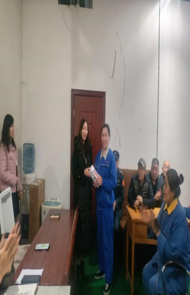 拾金不昧展美德，平凡崗位綻光芒