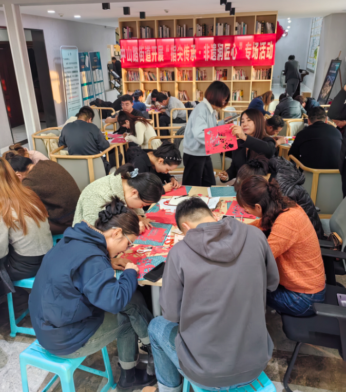 曦隆驛站聚暖意 非遺剪紙潤人心