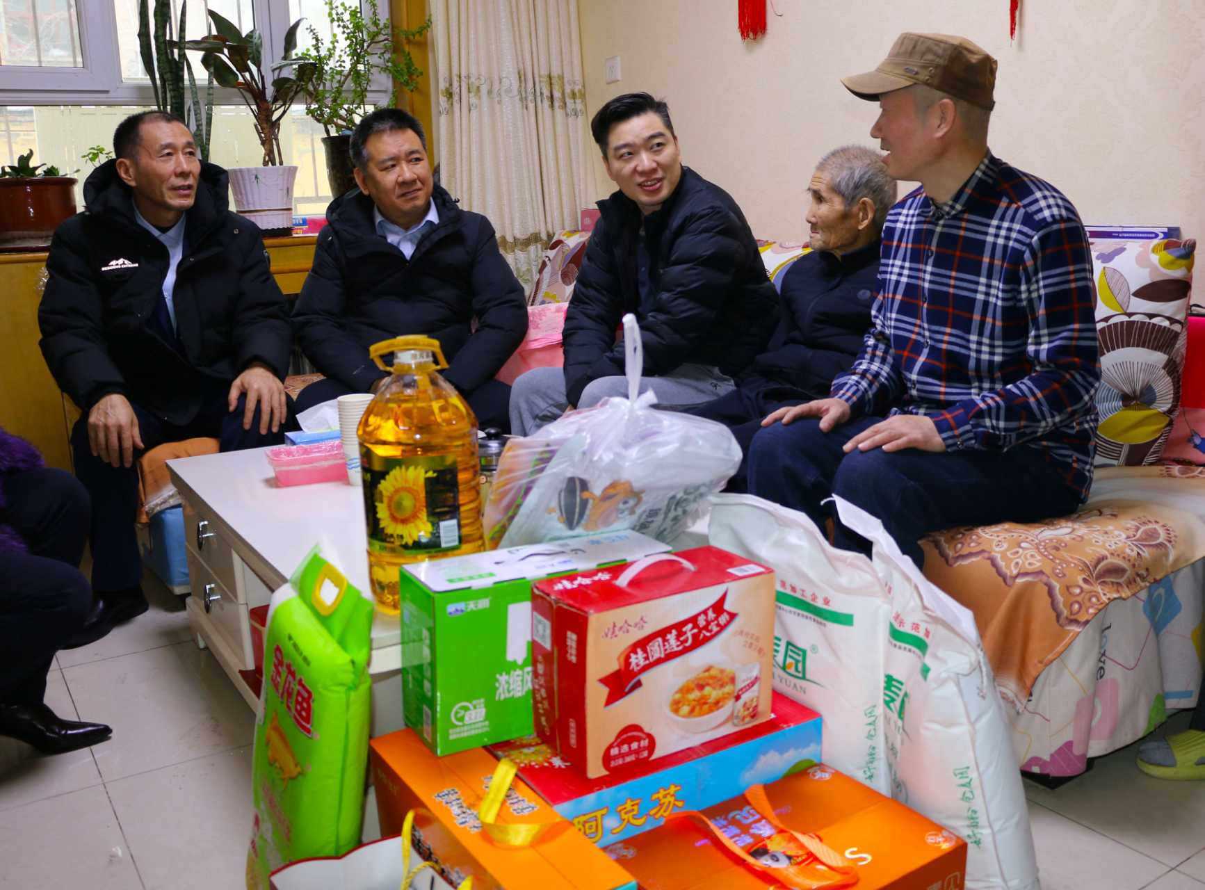 寒冬送暖意，關懷潤人心