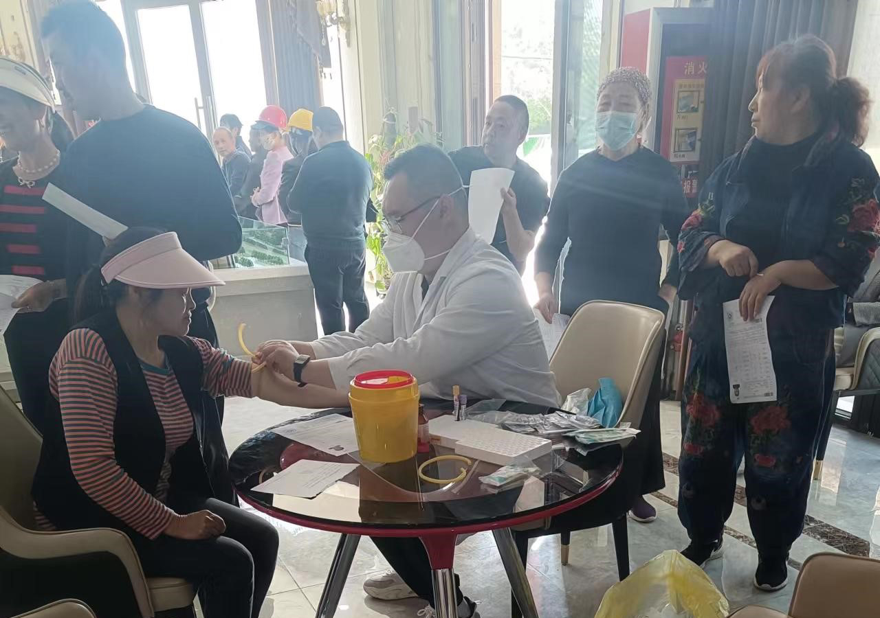 健康體檢進小區  便民服務暖人心