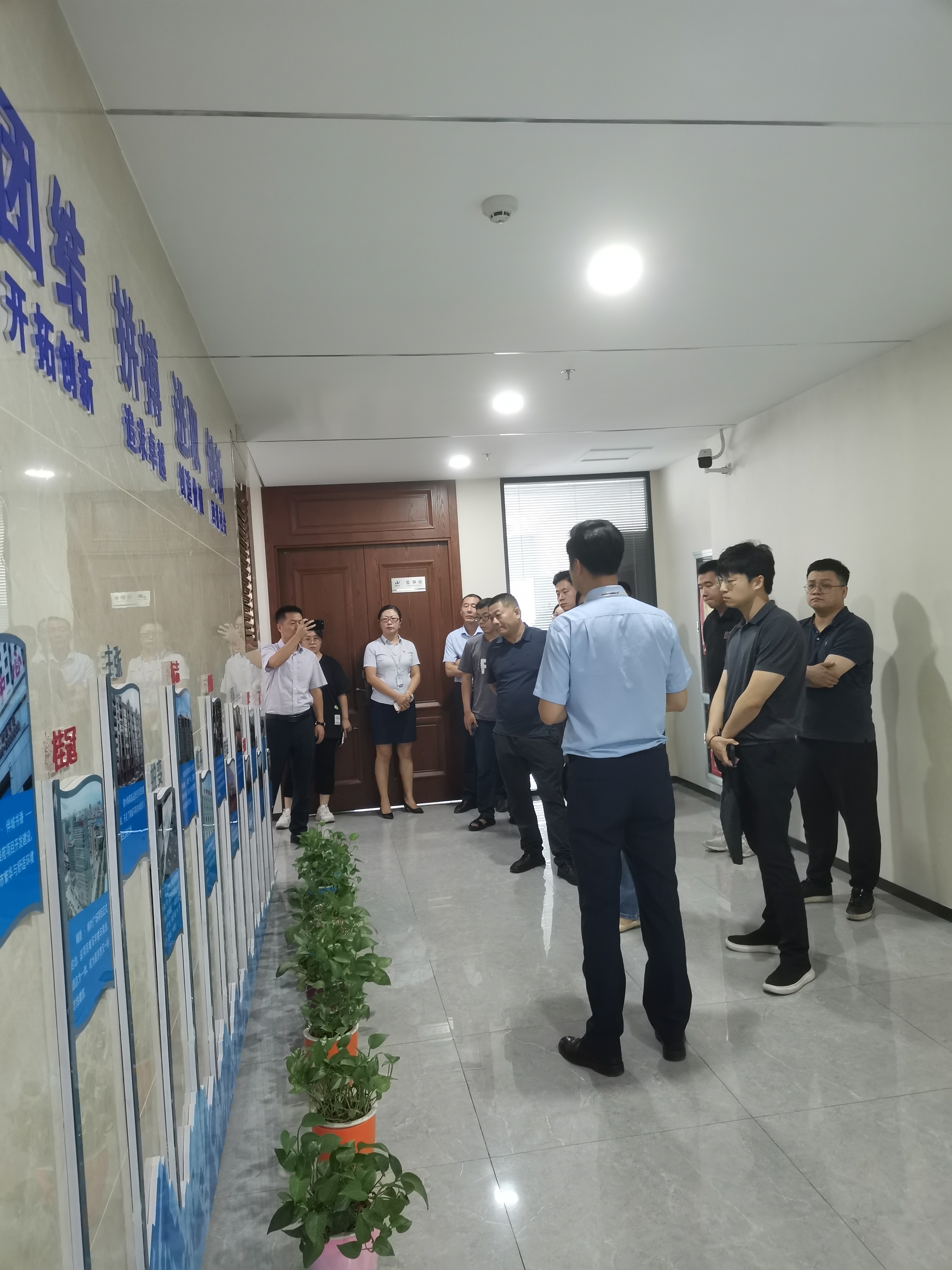 黨建與經營相結合 發揮紅色引擎 黨建與經營相結合 發揮紅色引擎